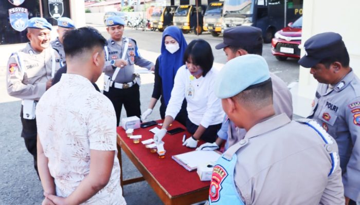 Propam Polda Sumut Bersama Propam Polres Nias Selatan Laksanakan Pemeriksaan Gaktibplin Terhadap Personel