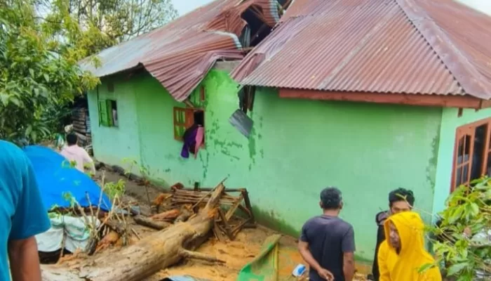 Seorang Warga Tewas, Delapan Rumah Rusak Akibat Hujan Deras Disertai Angin Puting Beliung di Siborongborong