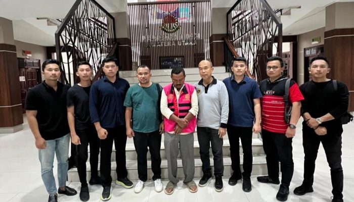 Tertunduk Lesu, Eks Plt Kadisdik Madina Ditangkap Usai Sholat Jum’at