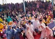 Ibu-Ibu Antusias Turuni Bukit Untuk Temui Asri Ludin Tambunan dan Bobby Nasution di Maulid Akbar