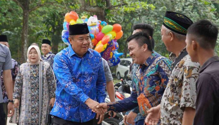 Ditengah-Tengah Kesibukan, H. Cik Ujang Sempatkan Diri Hadiri Undangan Dari Masyarakat