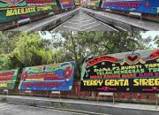 Ucapan Selamat Atas Pembebastugasan Sekda Taput Berjejer Sepanjang Kantor dan Rumah Dinas Bupati Taput