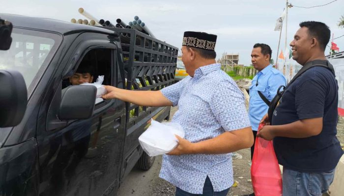 Gelar Jum’at Berkah di Posko Rumah Rakyat Asri-Lomlom, Lomlom Suwondo: Sebagai Bentuk Rasa Syukur