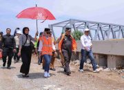 Pj Bupati Bekasi Bersama Kajari Tinjau Pembangunan Jembatan Citarum Muaragembong