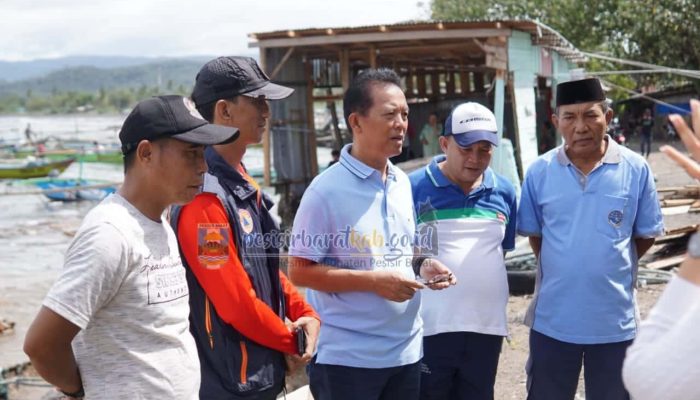 Pemkab PESIBAR Tinjau Kerusakan Pelabuhan Kuala Stabas Akibat Hantaman Gelombang Tinggi