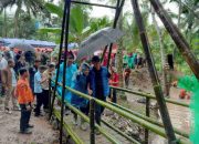 Momen Sepasang Kekasih di Jembatan Baduy Kecil Pada Peringatan HKSN 2024