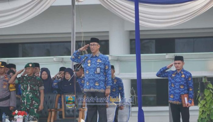 Pemkab PESIBAR Gelar Upacara Paripurna Bulanan