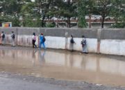 Genangan Mirip ‘Kubangan Kerbau’ Didepan SMK Negeri 13 Medan Ganggu Aktifitas Warga, LSM Sukma : Jangan Hanya Proyek Besar Saja Yang Diperhatikan