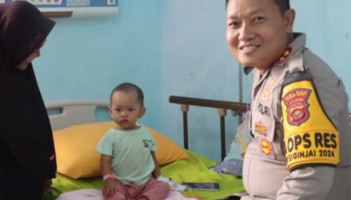 Selepas Acara HPN Ke-79, Kapolres Tanjab barat Melihat Seorang Anak Wartawan Yang Sakit di RSUD Daut Arif Kuala Tungkal