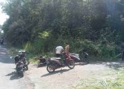 Pemdes Cinta Mandi Baru Bersama Warga Gotong Royong Bersihkan Rumput Yang Menutupi Jalan