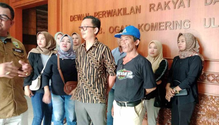 Puluhan Karyawan Perumda Pasar OKU Audiensi ke DPRD, Tuntut Keadilan atas Gaji dan Status Kerja