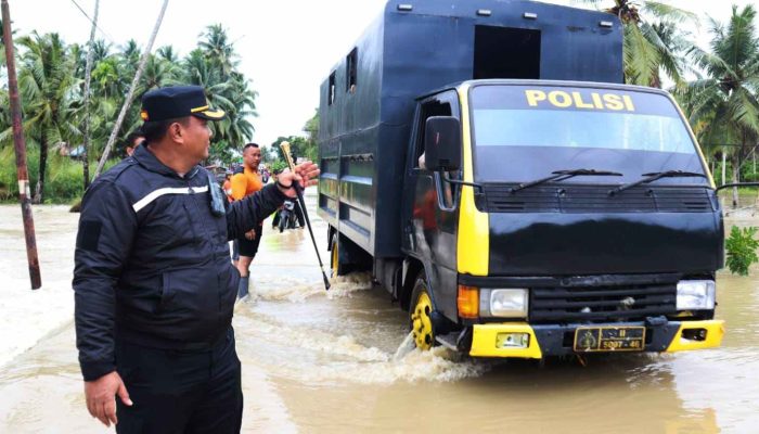 Kapolres Nias Selatan Kerahkan Puluhan Personel Evakuasi Korban Banjir