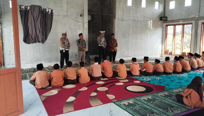 Lakukan Kegiatan Penerangan Keliling, Ini Kata Sat Lantas Polres Pakpak Bharat Kepada Pelajar MTS N 1 Salak