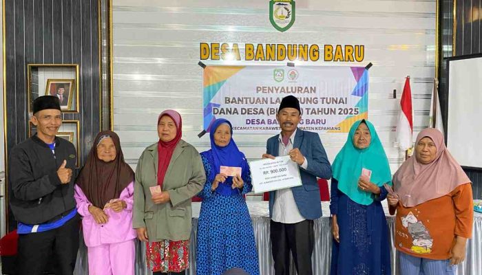 Pemdes Desa Bandung Baru Salurankan BLT DD Tahap I Tiga Bulan Sekaligus