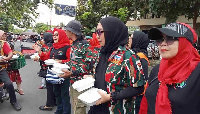 LMP OKU Berbagi Nasi Kotak di Bulan Penuh Berkah
