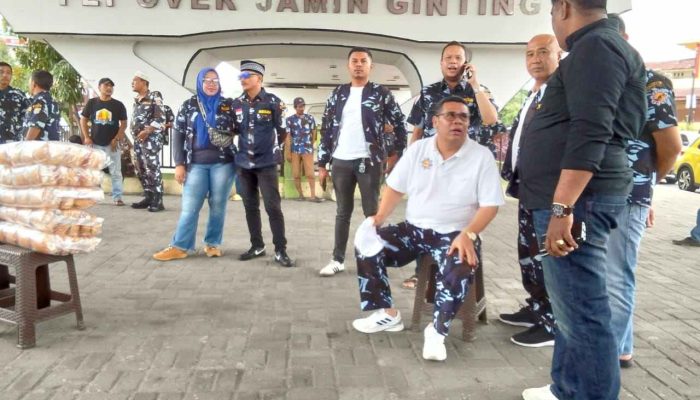 AMPI Medan Johor Bagi-Bagi Takjil dan Buka Puasa Bersama