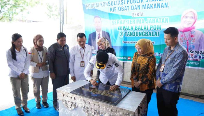 Walikota Tanjungbalai Hadiri Forum Konsultasi Publik Standar Pelayanan dan Serah Terima Pejabat Balai POM Tanjungbalai