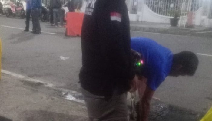 Antisipasi Banjir, Kadis PUPR Tanjab Barat Rutin Bersihkan Drainase di Musim Penghujan