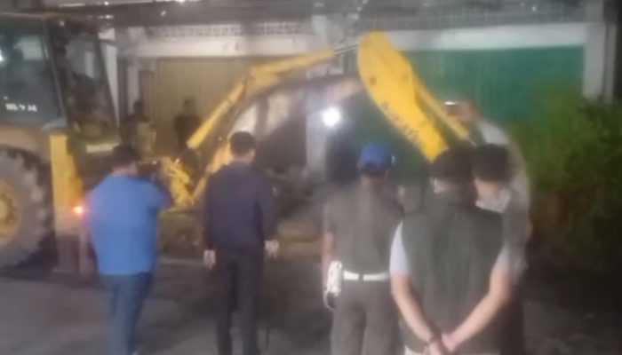 Bupati Tanjab Barat Kembali Lakukan Bersih Drainase di Malam Hari Bersama Kadis PUPR dan OPD Lainnya