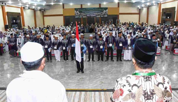 Ketua PPIH Embarkasi Medan dan Wabup DS Lepas Pemberangkatan Calon Jemaah Haji Kloter 4