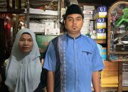 Kisah Haru Seorang Anak Gantikan Ayahnya Naik Haji Bersama Sang Ibu