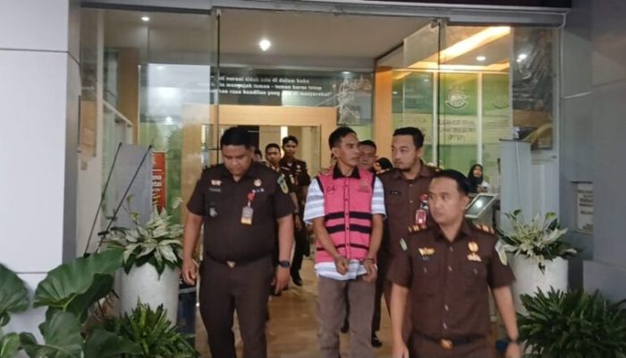 Diduga Korupsi Dana Desa Rp 400 Juta, Kades Air Pesi Ditahan