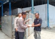 Jumat Berkah, Polsek Teluk Nibung Bagikan Nasi Kotak Ke Warga