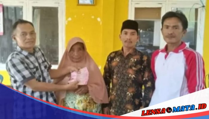 Pemdes Kandang Salurkan BLT-DD Tahap 1 Tiga Bulan Sekaligus Kepada 17 KPM