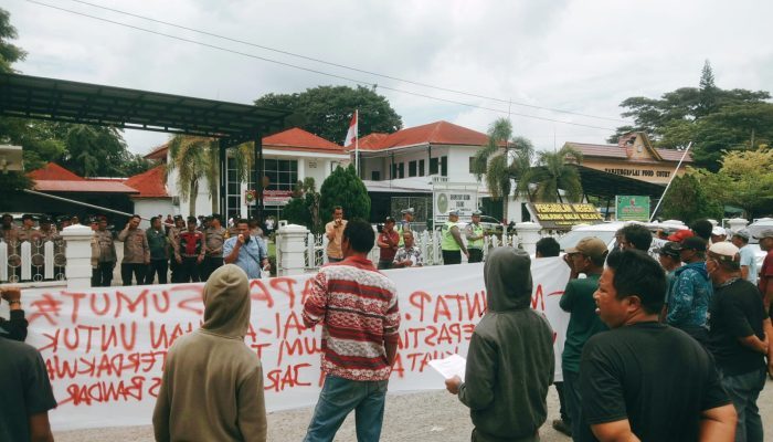 Pledoi Sidang Rahmadi Diwarnai Dengan Aksi Demo Masyarakat Dan Pemuda