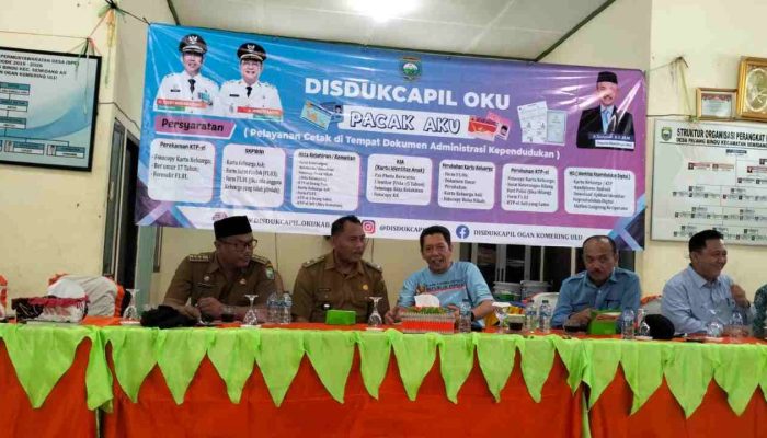 Disdukcapil OKU Jemput Bola Pengurusan Administrasi di Desa Padang Bindu