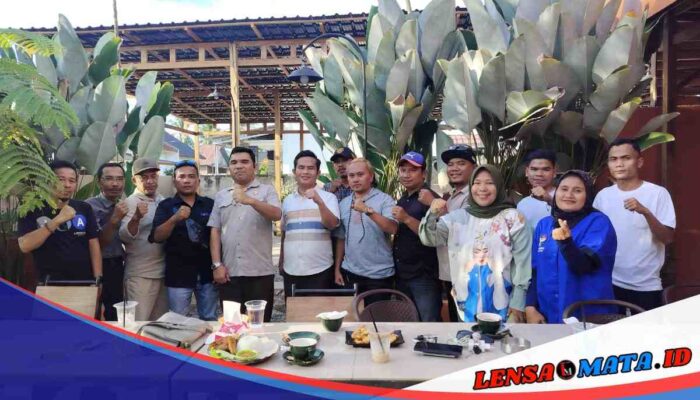 Plt. Kajari Madina Yos A. Tarigan Silaturahmi dengan FORWAKA di Café Genta