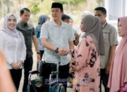 Serahkan Bantuan Atensi, Ini Pesan Bupati Dedi Irawan