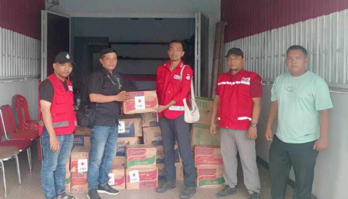 Forwaka Sumut Peduli Bencana Banjir Terima Bantuan PMI Kota Medan