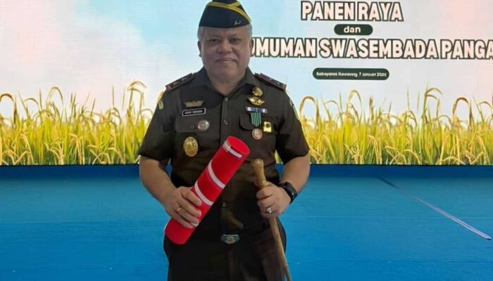 Harli Siregar Terima Tanda Kehormatan Satya Lencana Wira Karya Dari Presiden Republik Indonesia