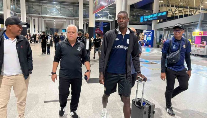 Berlaga Dengan PSMS Medan, Kajati Sumut Sambut Langsung Tim Adhyaksa FC di Kualanamu