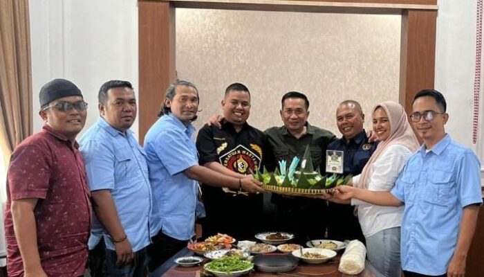 PWI Tanjungbalai Ucapkan Selamat Ulang Tahun ke-50 Kajari Bobon Robiana, Perkuat Sinergi Penegakan Hukum