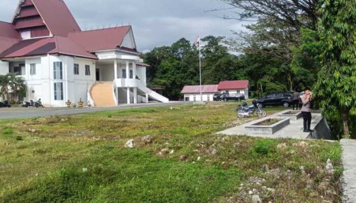 Tak Sampai Setahun, 2 Proyek Penimbunan Halaman Kantor Bupati dan Sekda Nisel Dipertanyakan, Padahal Masih Satu Gedung