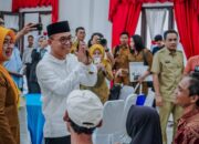 Wakil Walikota Salurkan Bantuan Perbaikan Rumah Korban Siklon Senyar