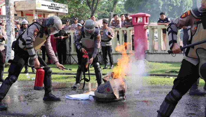 Antisipasi Ancaman, Polres Nias Gelar Simulasi Sispam Mako: Kapolres Agung Tegaskan Kesiapsiagaan Personel Harga Mati