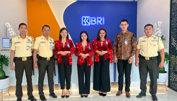 Semarak Hari Kartini, Pekerja BRI Branch Office Pantai Indah Kapuk Tampil Elegan dengan Kebaya Merah