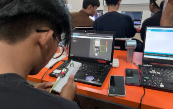 Telkom AI Center Makassar dan GDGoC UNM Latih 20 Talenta Muda di Bidang Robotics dan IoT
