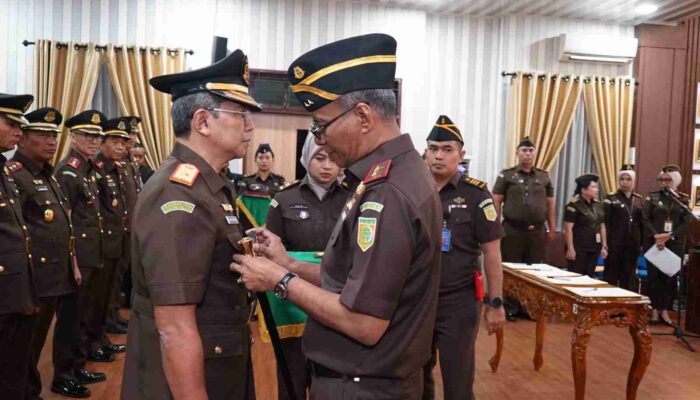 Lantik Wakajati, Aspidum dan 7 Kajari, Ini Pesan Kajati Sumut Muhibuddin