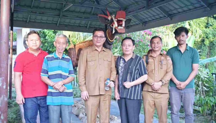 Bupati Nisel Tinjau Rencana Penimbunan Makam Pahlawan Saonigeho