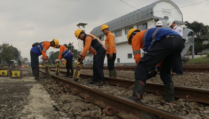 KAI Daop 2 Bandung Ganti 2.800 Meter Rel, Tingkatkan Keselamatan Perjalanan KA