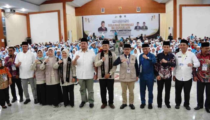 Ketua PPIH dan Bupati Batubara Sambut Hangat Kepulangan Jemaah Haji Kloter 04