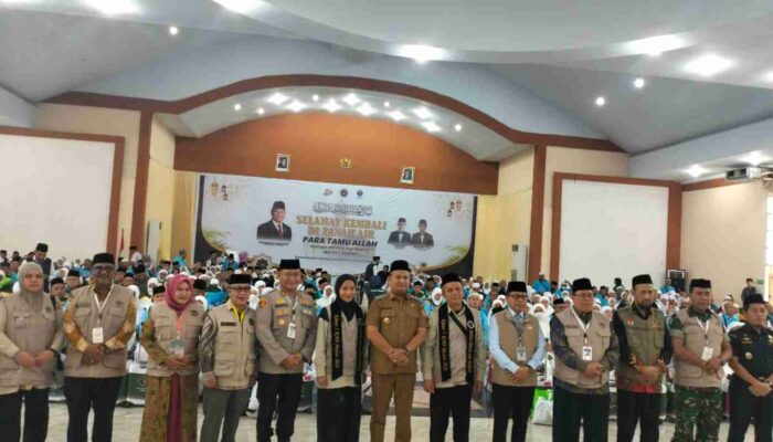 Kakanwil Kemenhaj Sumut Bersama Wabup Asahan Sambut Kepulangan Jemaah Haji Kloter 7