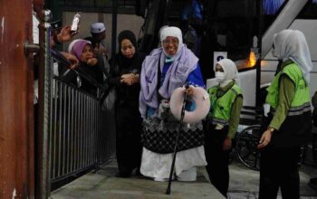 Sambut Kepulangan Kloter 11, Kakanwil Kemenhaj Sumut Ajak Para Jemaah Untuk Menjaga Kemabruran