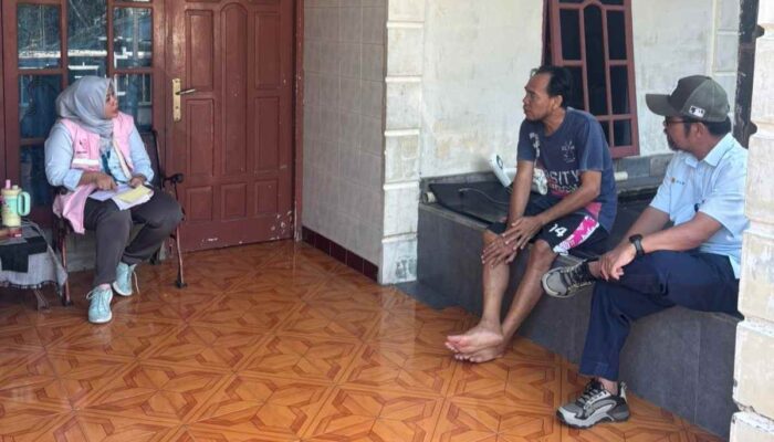 Manajer PLN UP3 Lahat Turun Langsung, Ketuk Pintu Rumah Pelanggan dengan Dialog