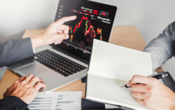 Mengisi Akhir Pekan dengan Efektif: Cara Melakukan Evaluasi Jurnal Trading untuk Meningkatkan Konsistensi