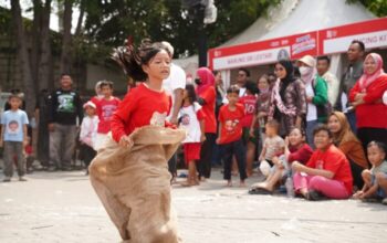 Semarak Merah Putih Kemerdekaan BRI Region 6, Warga Pasar Malaka Rorotan Antusias Ikuti Lomba 17-an